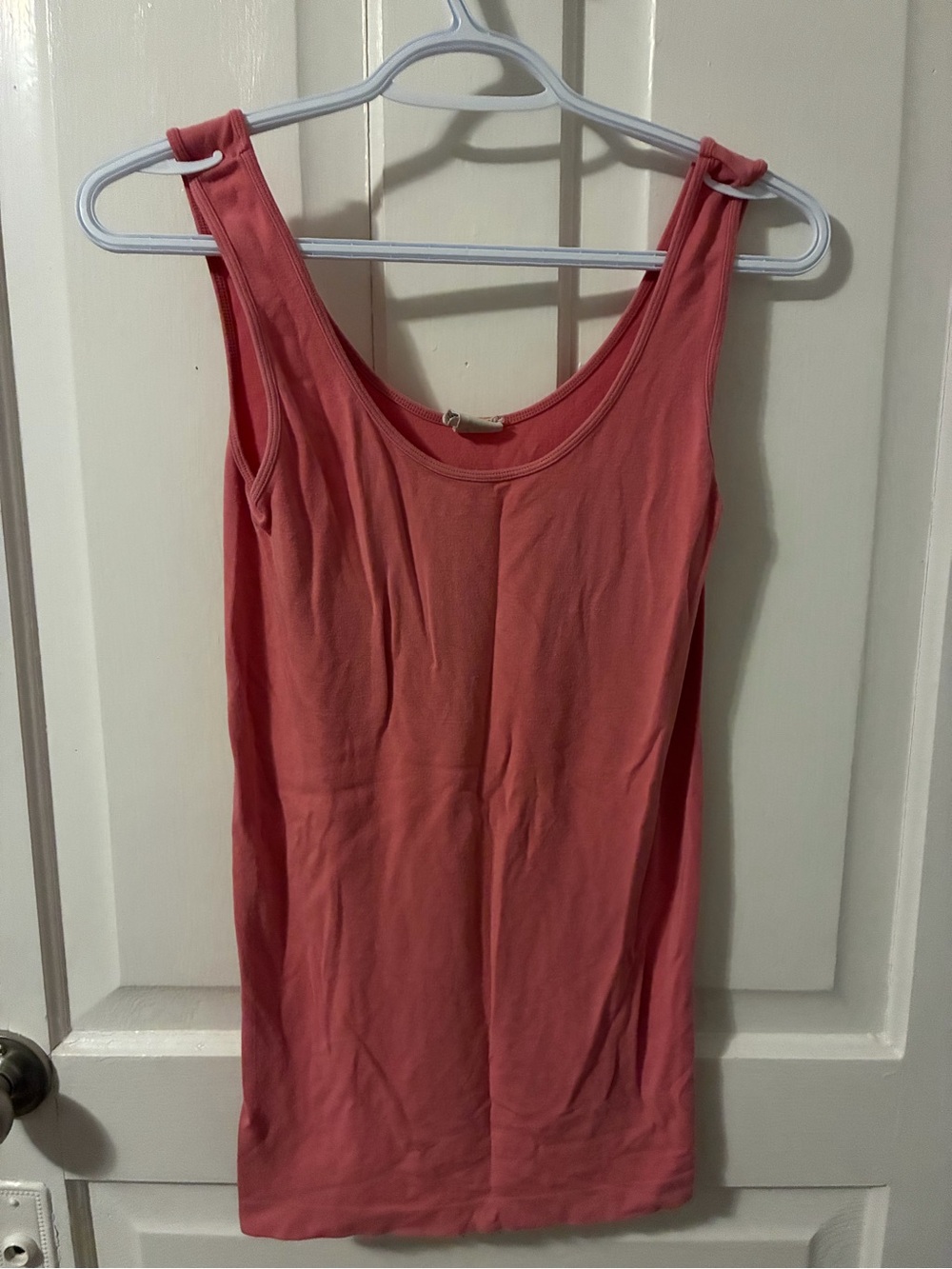 Women’s Scoop Neck Coral Tank Top - Classic Everyday Layering
